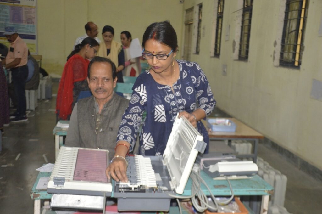 निर्वाचन संबंधी शिकायतों के लिए कंट्रोल रूम स्थापित दूरभाष क्रमांक 07759-221096 पर की जा सकती है शिकायत,,
