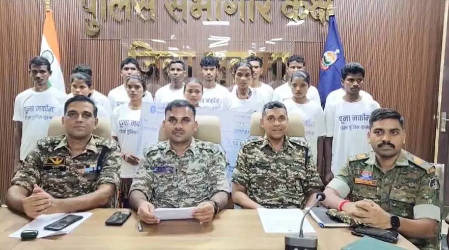 14 नक्सलियों ने किया सरेंडर,,