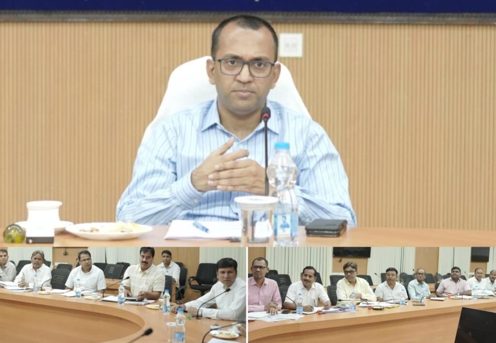 पारदर्शिता के साथ शासन के निर्देशानुसार जिले में की जाए युक्ति युक्त करण की कार्यवाही: कलेक्टर अतिशेष शिक्षकों और स्कूलों की सूची बनाने के दिए निर्देश,,