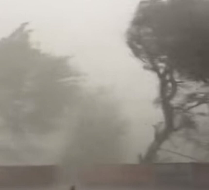 कोरबा कटघोरा में दिन में छाया अंधेरा,तेज आंधी तूफान और मूसलाधार बारिश से जनजीवन प्रभावित……